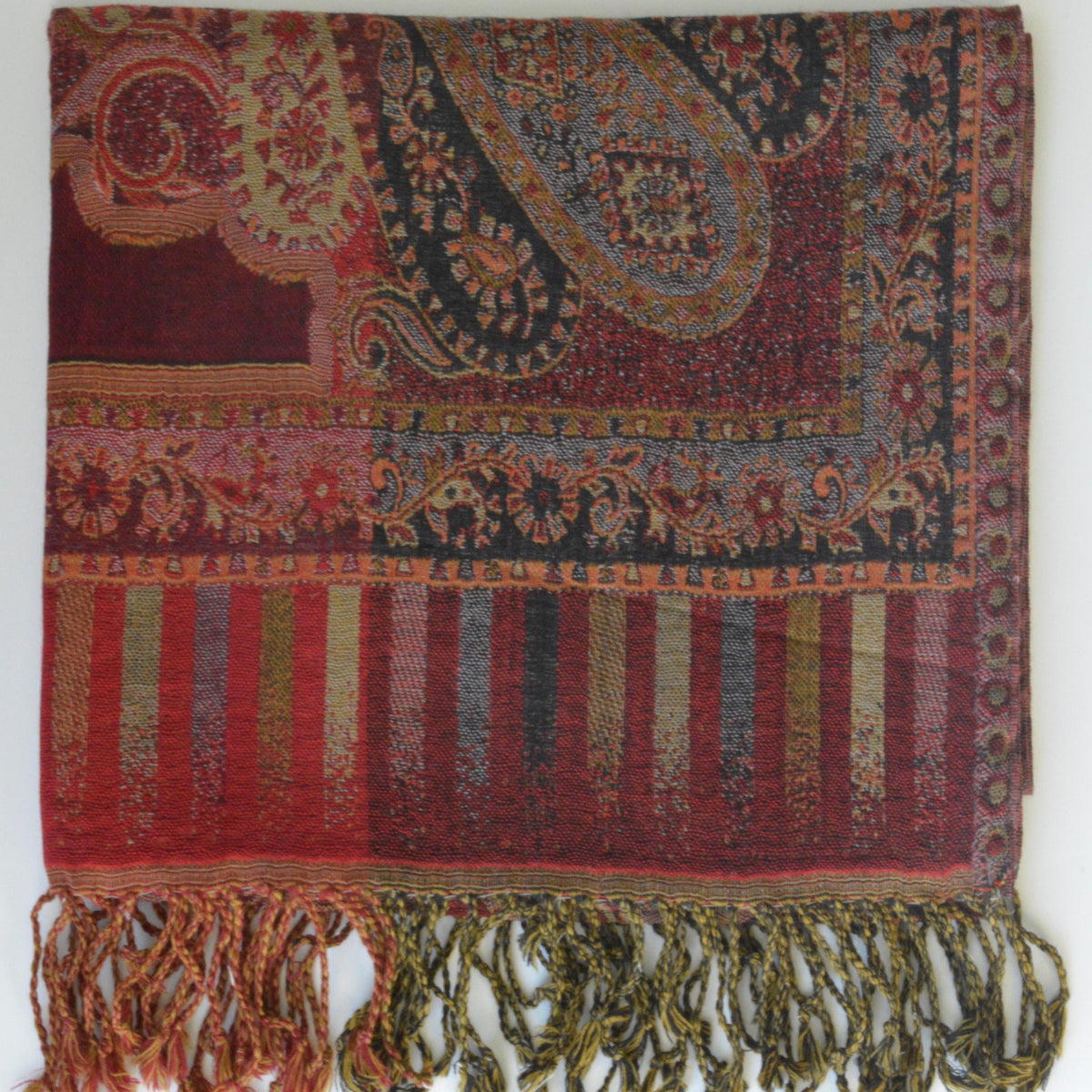 Elegant Handwoven Pashmina Shawl with Paisley Design – Soft, Elegant and Lightweight Wrap