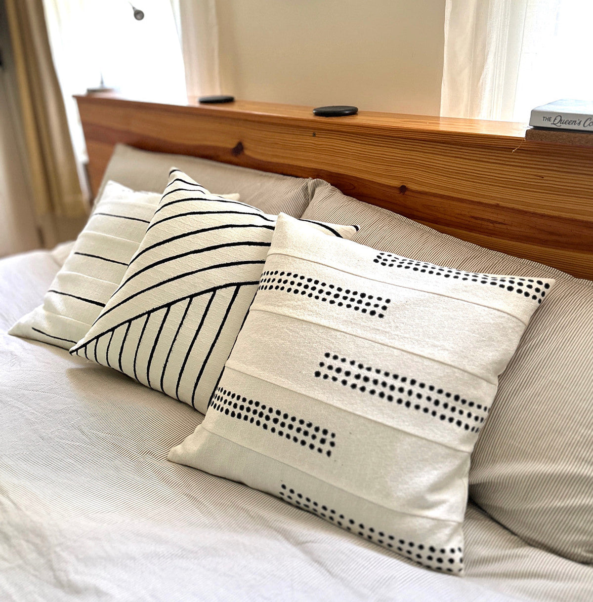 Organic Lines White Sadza Pillow