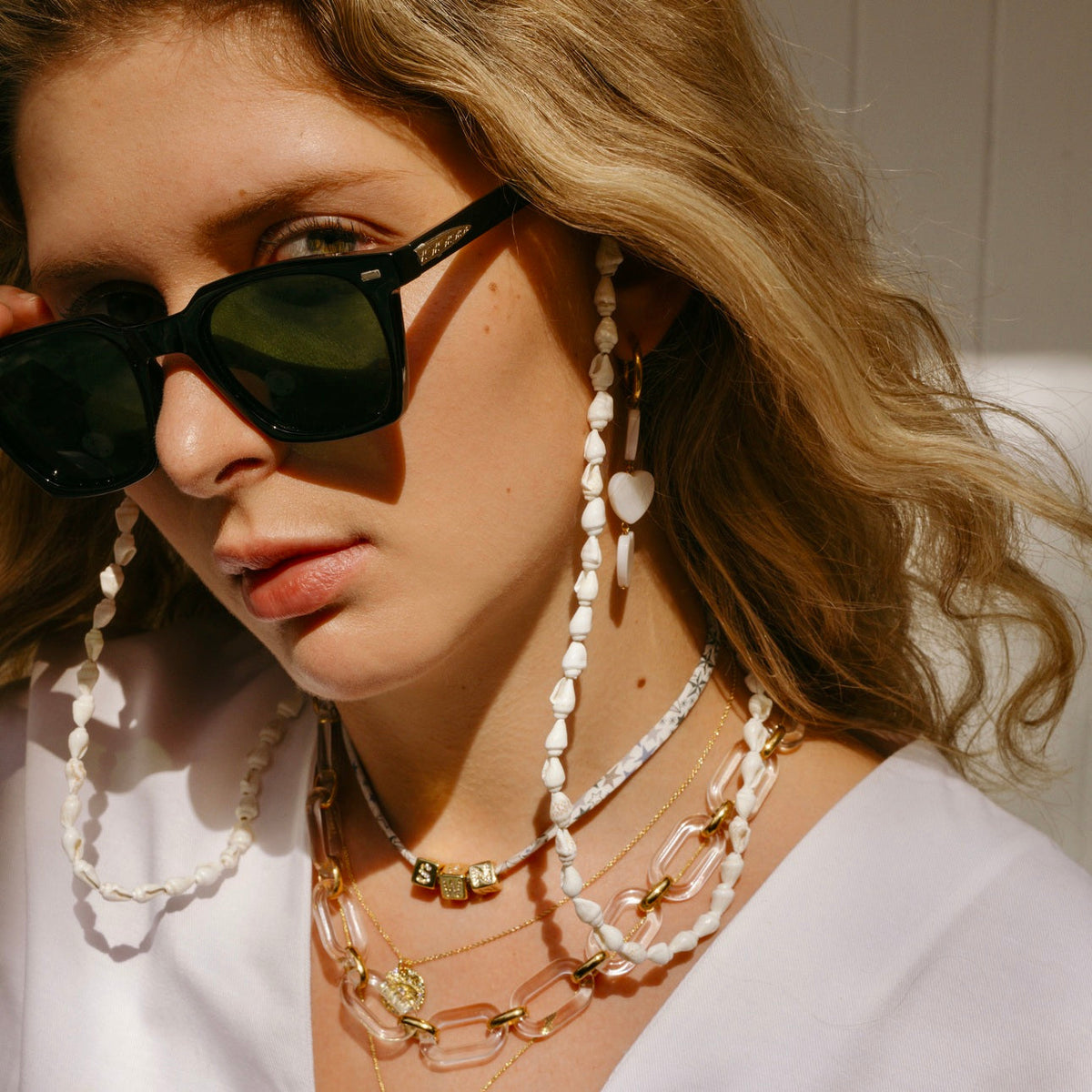 Hannah Shell Sunglasses Chain