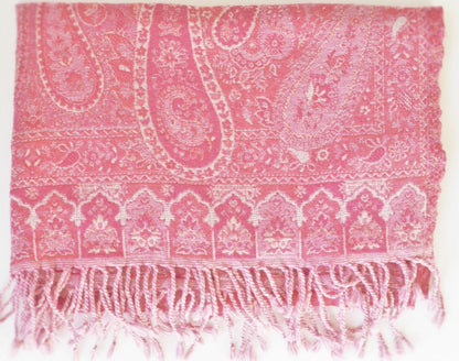 Elegant Handwoven Pashmina Shawl with Paisley Design – Soft, Elegant and Lightweight Wrap