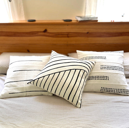 Organic Lines White Sadza Pillow