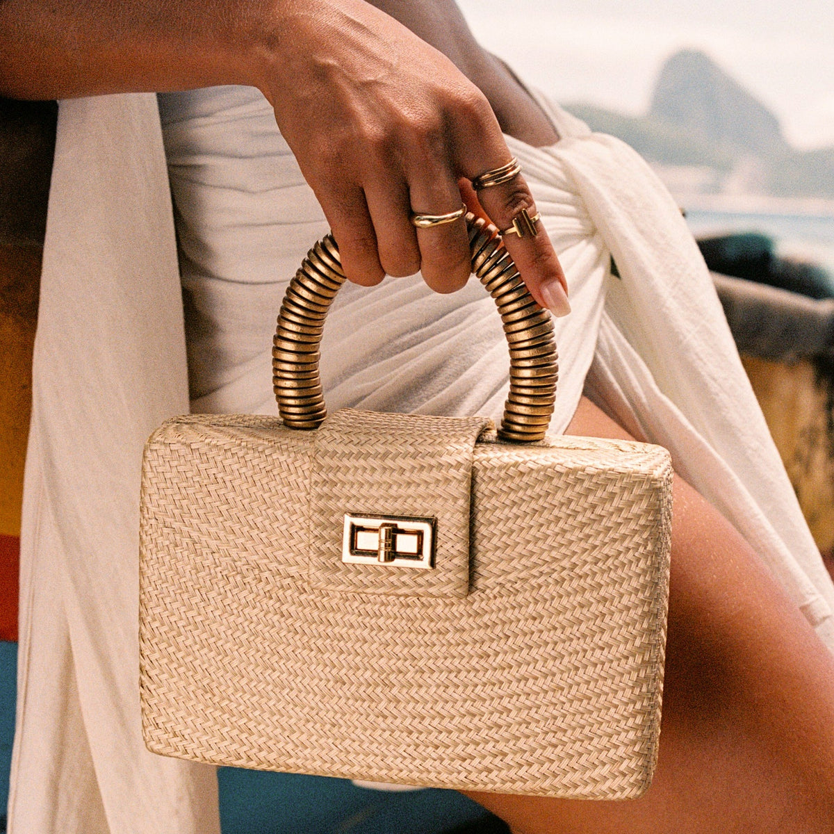 THE GRACIE Cream Woven Straw Clutch Bag